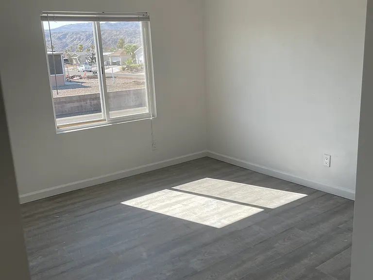 876 Roadrunner Dr — Photo 8