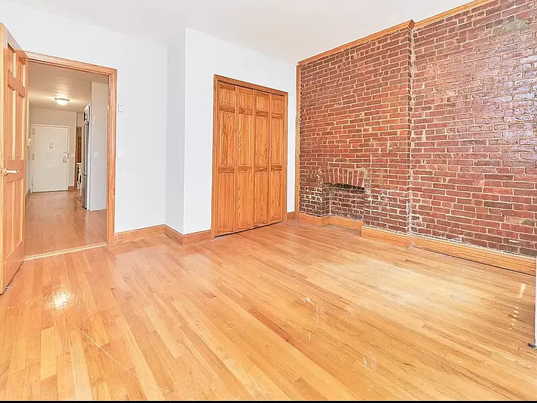 333 W 43rd St #4A — Photo 2