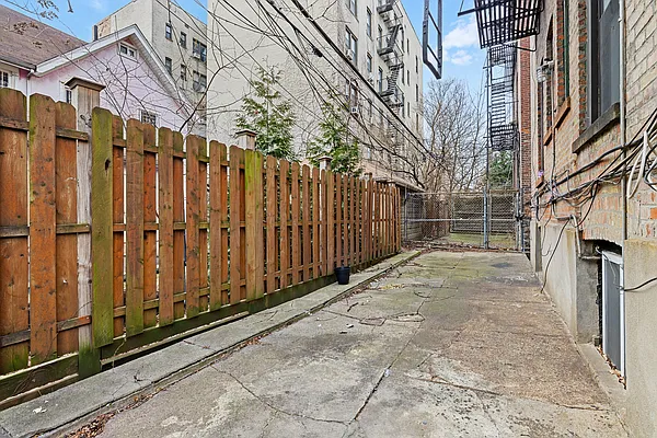 Rented by Douglas Elliman | media 17