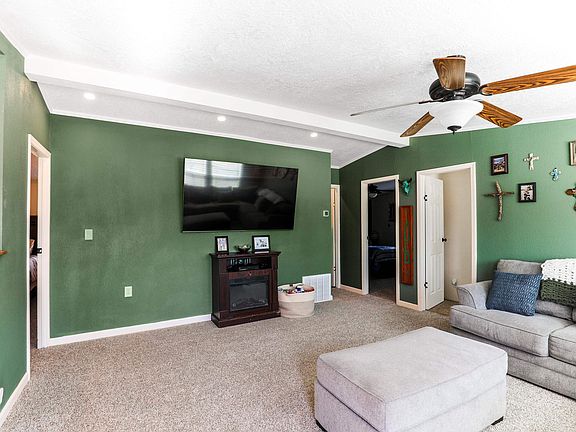 5th image of 808 Clayton Ln
