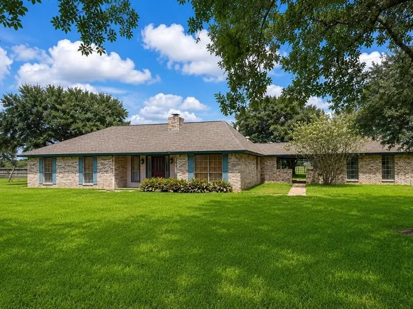 8696 Moravian Dr, Sealy, TX 77474