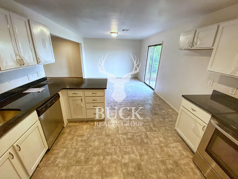 11300 Cimarron Dr — Photo 5