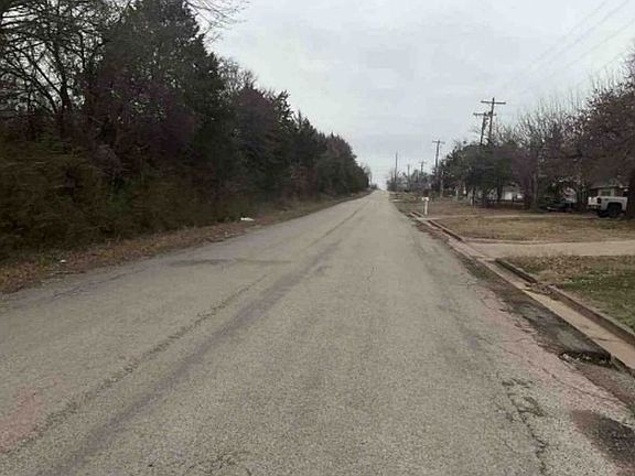 Exterior Neighborhood (street photo)