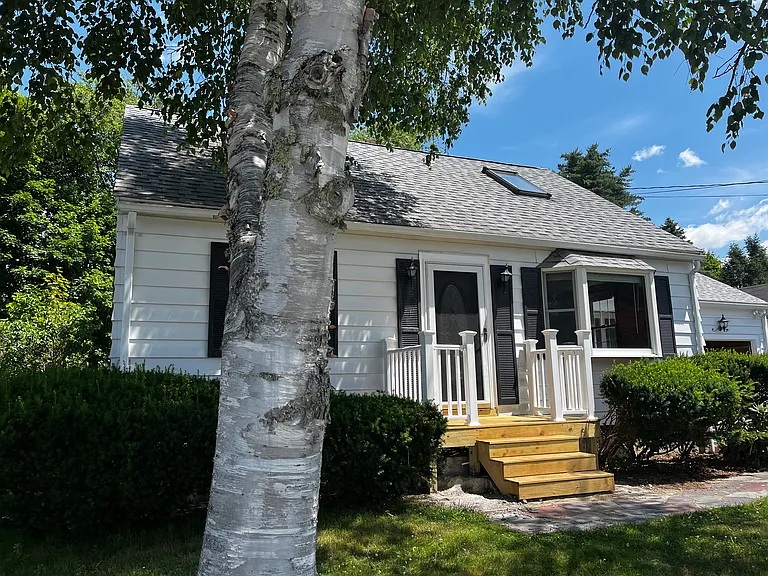 9 Maplewood Ave — Photo 1