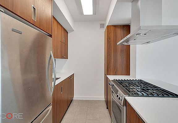 4th image of 500 W 30th St #6S
