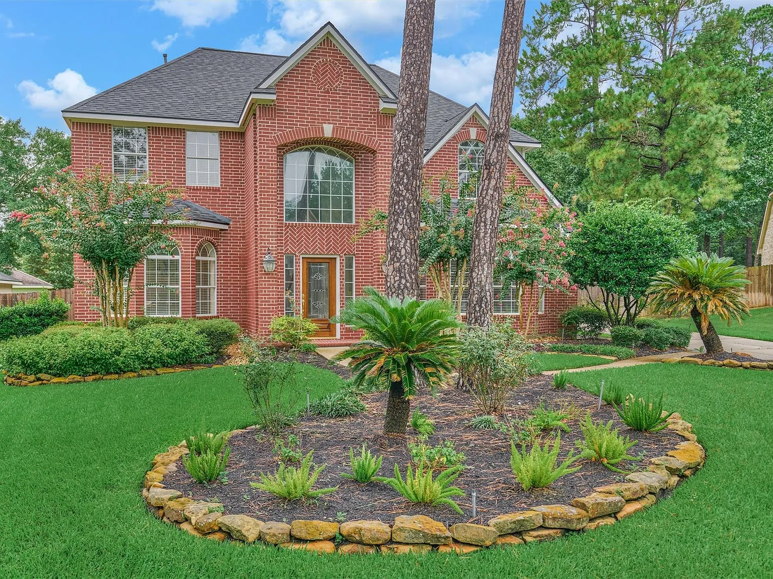4 bed, 3.5 bath, 3738 sqft, $3,795 — Photo 2