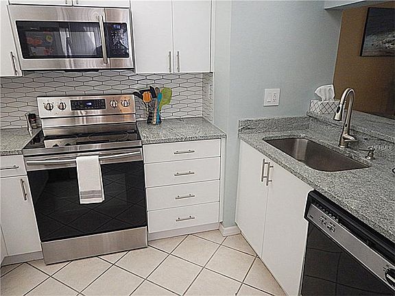4th image of 4745 Country Oaks Blvd