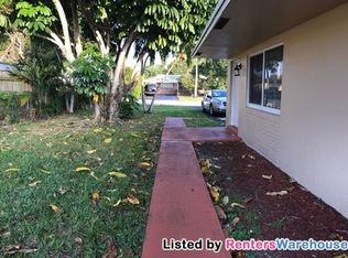 310 SW 10th Ter, Hallandale Beach, FL 33009