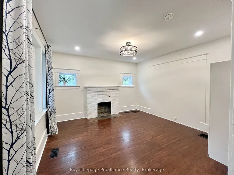220 Foster Ave #B — Photo 8