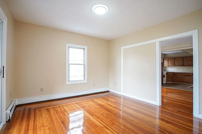 2 bed, 1.0 bath, 1200 sqft, $1,700 — Photo 2