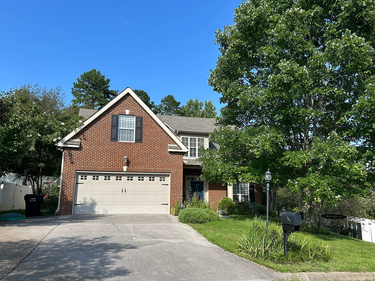 3 bed, 2.5 bath, 2150 sqft, $2,650 — Photo 2