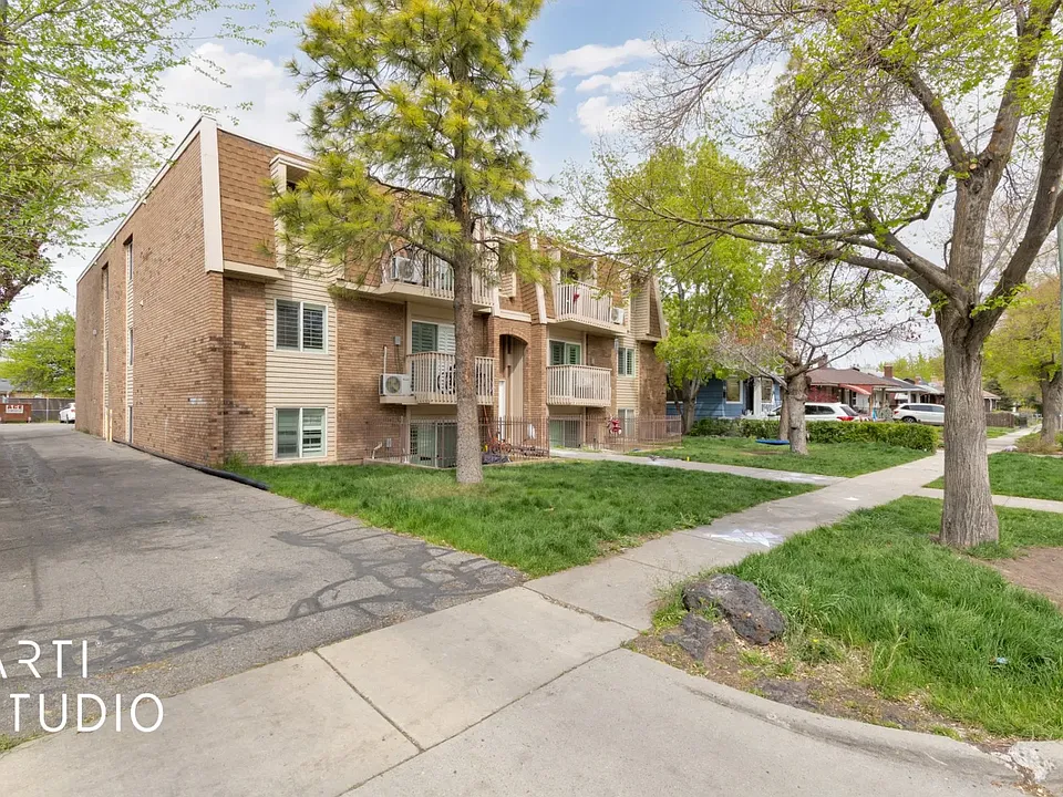 1378 Roberta St #7