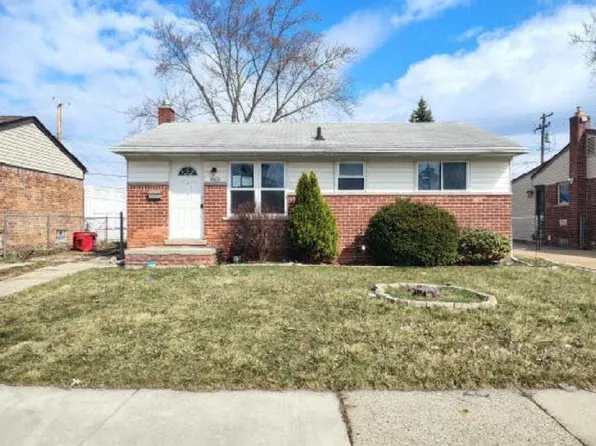 18021 S Wind Dr, Fraser, MI 48026