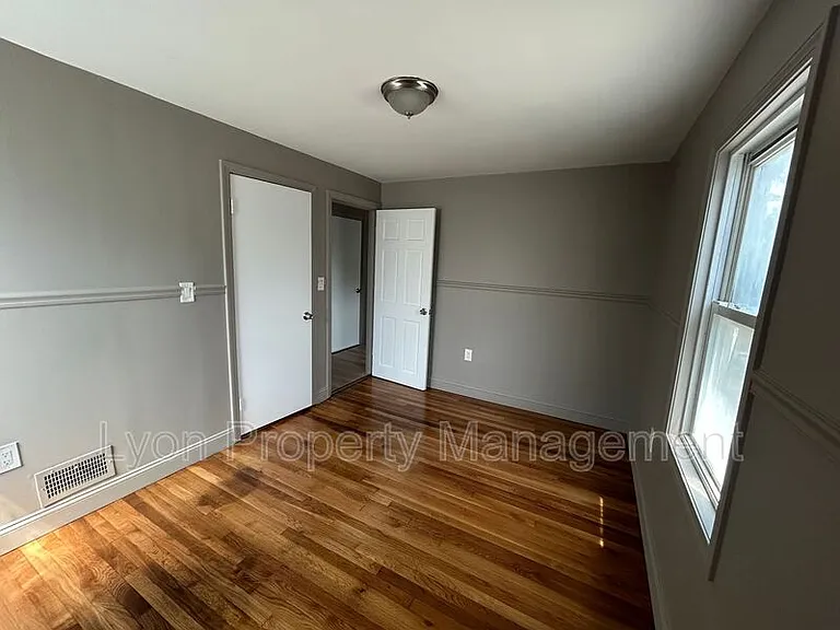 28 Lauder Ave — Photo 10