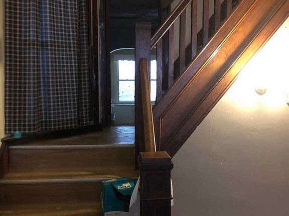 4th image of 216 E Pine St