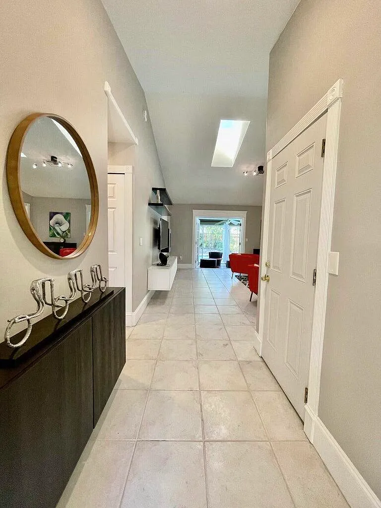 3 bed, 2.0 bath, 1063 sqft, $4,500 — Photo 4