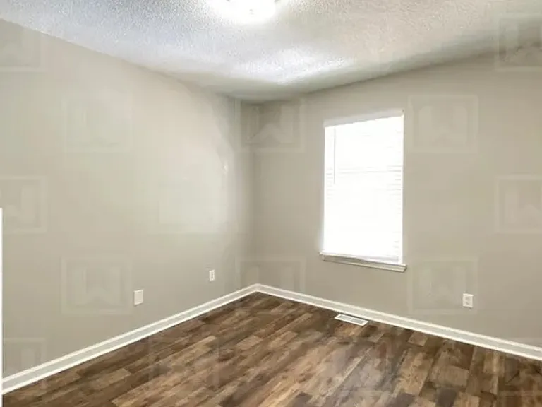 1329 Pamela St — Photo 11