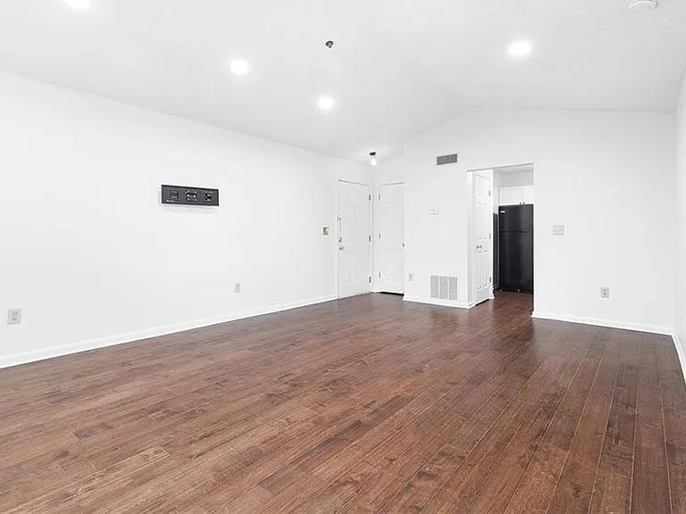232 Bentley Pl — Photo 4