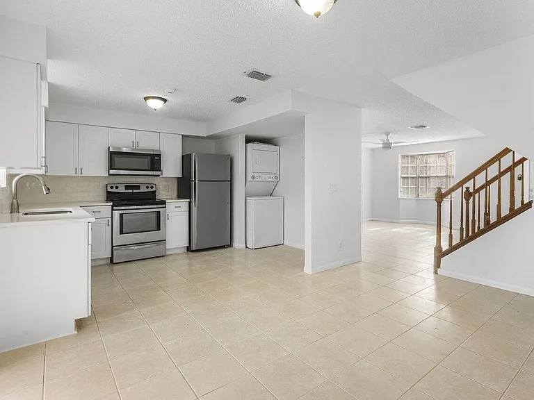 304 Georgian Park Dr — Photo 9