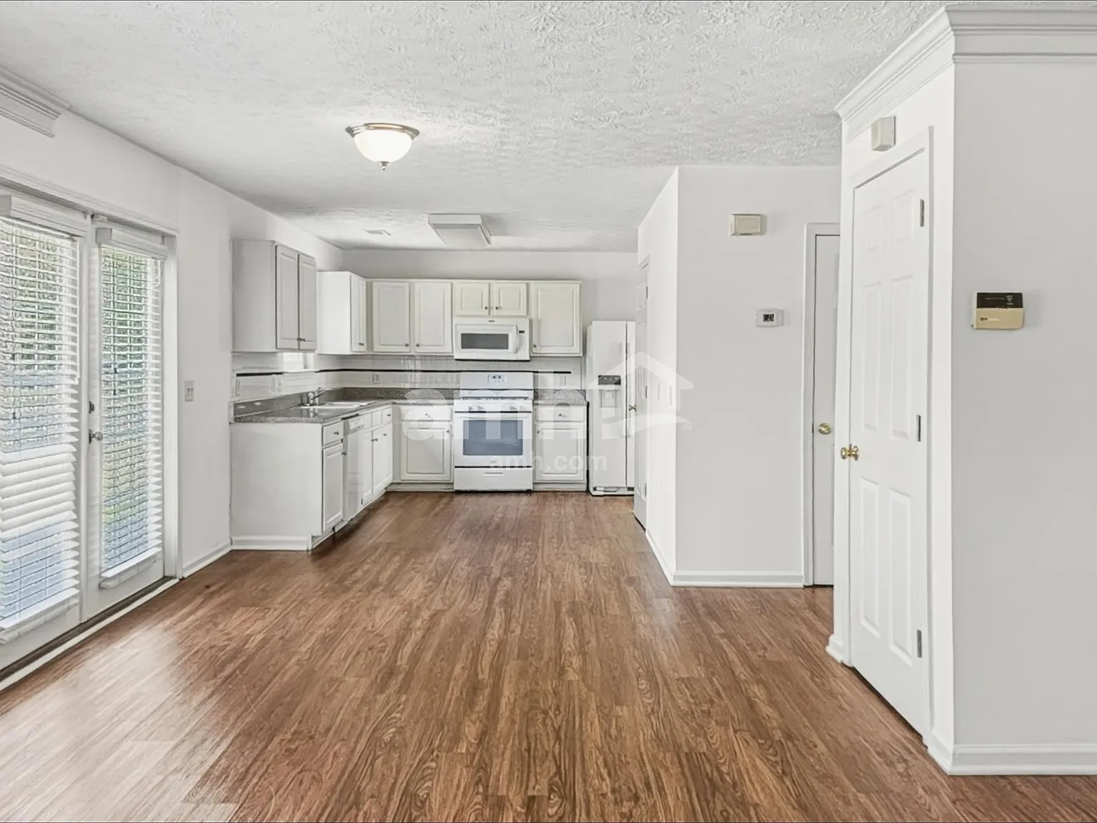 3 bed, 2.5 bath, 1816 sqft, $2,175 — Photo 4