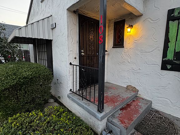 3rd image of 108 E Wyandotte St