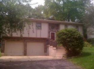 6315 Lake Shore Dr, Oakwood Hills, IL 60013