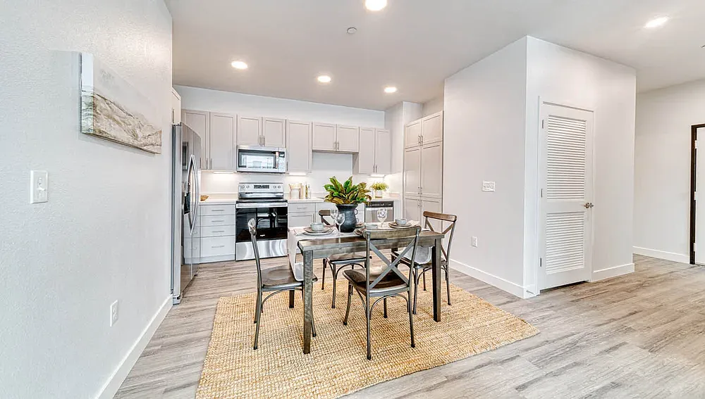 Block Fifty-4 Apartments — Photo 3