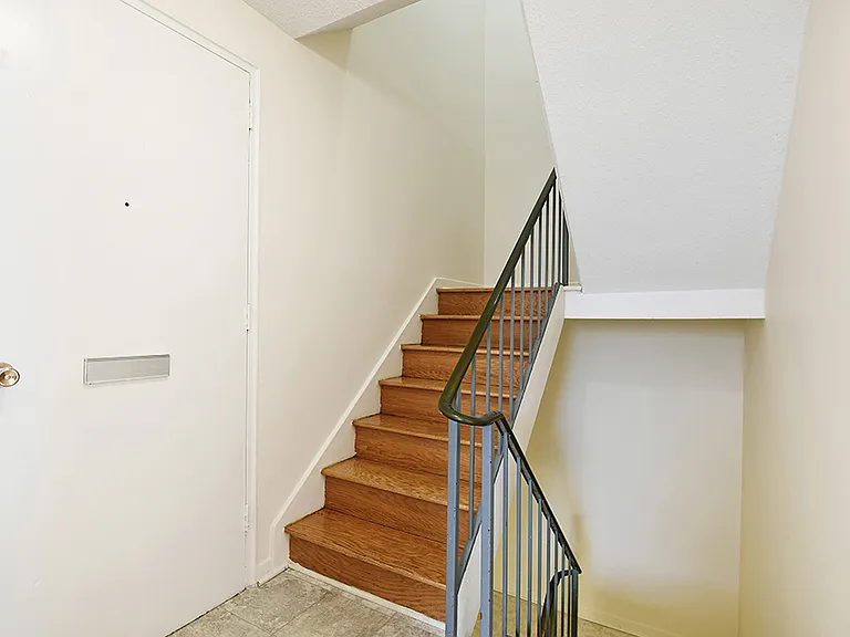 1343 Meadowlands Dr E — Photo 8