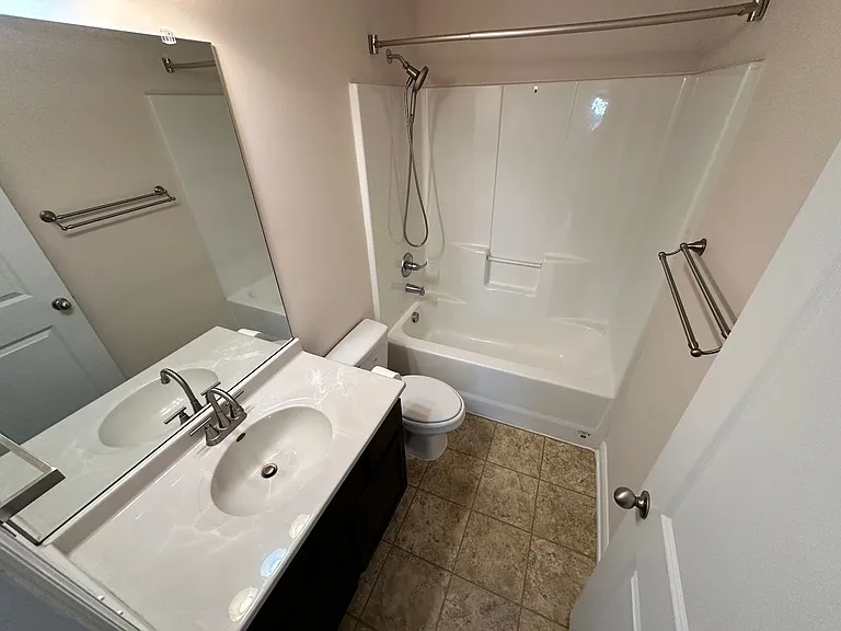408 Cunningham Ln — Photo 20