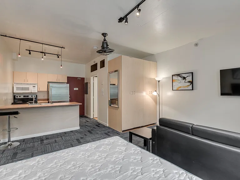 22 Cordova St E #310 — Photo 4