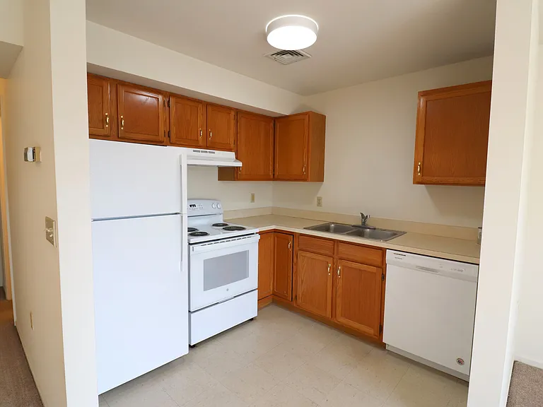 812 W Main St #4 — Photo 6
