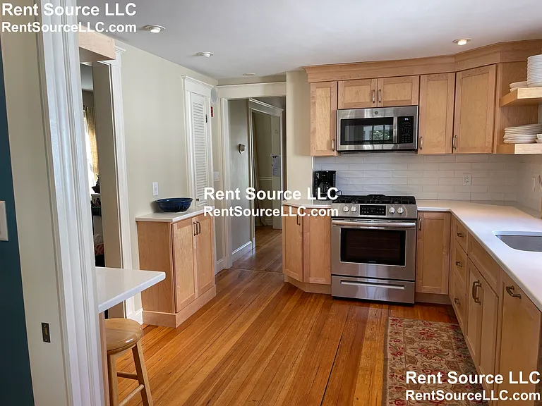 19 Tyler Ave — Photo 3