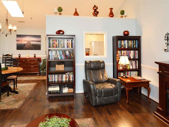 5th image of 122 Village Park Ct