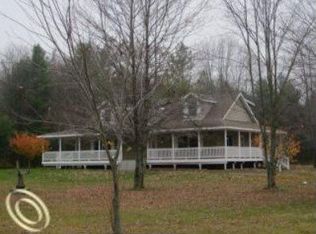 7678 Ravenswood Rd, Wales, MI 48027