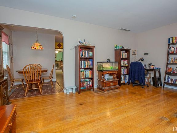 5th image of 1127 Bennighof Ave