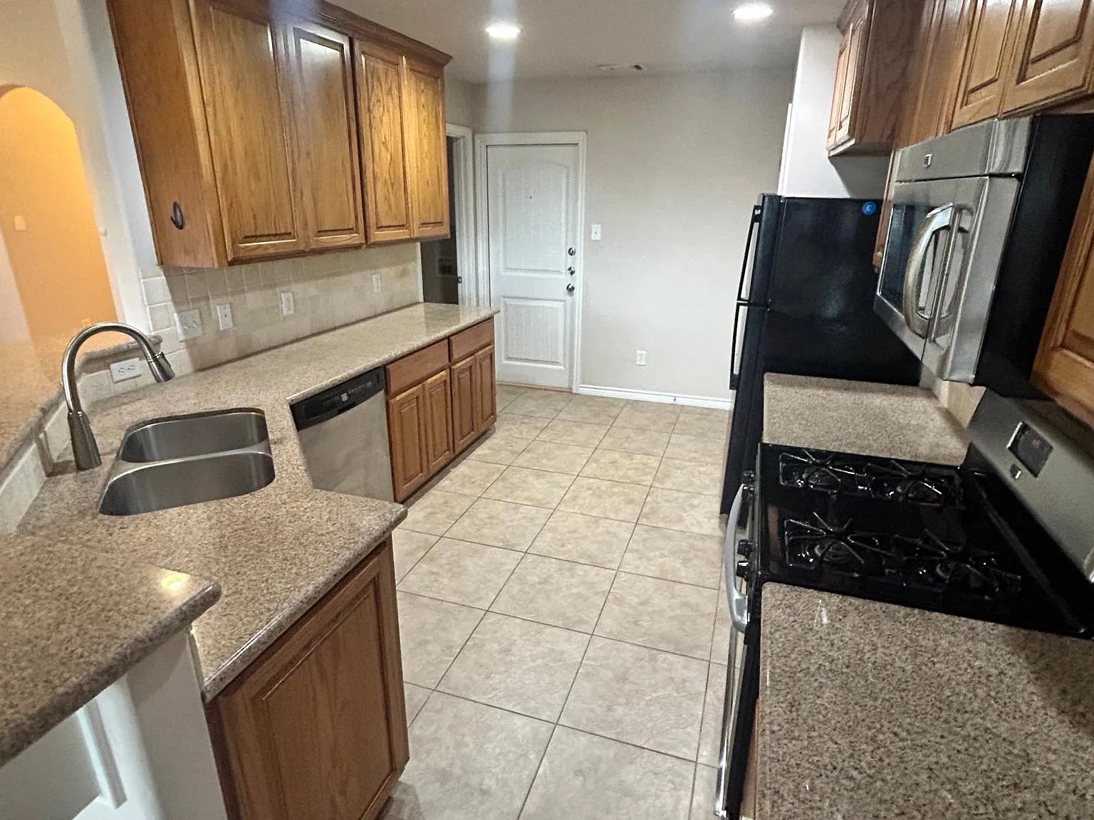3 bed, 1568 sqft, $1,900 — Photo 4