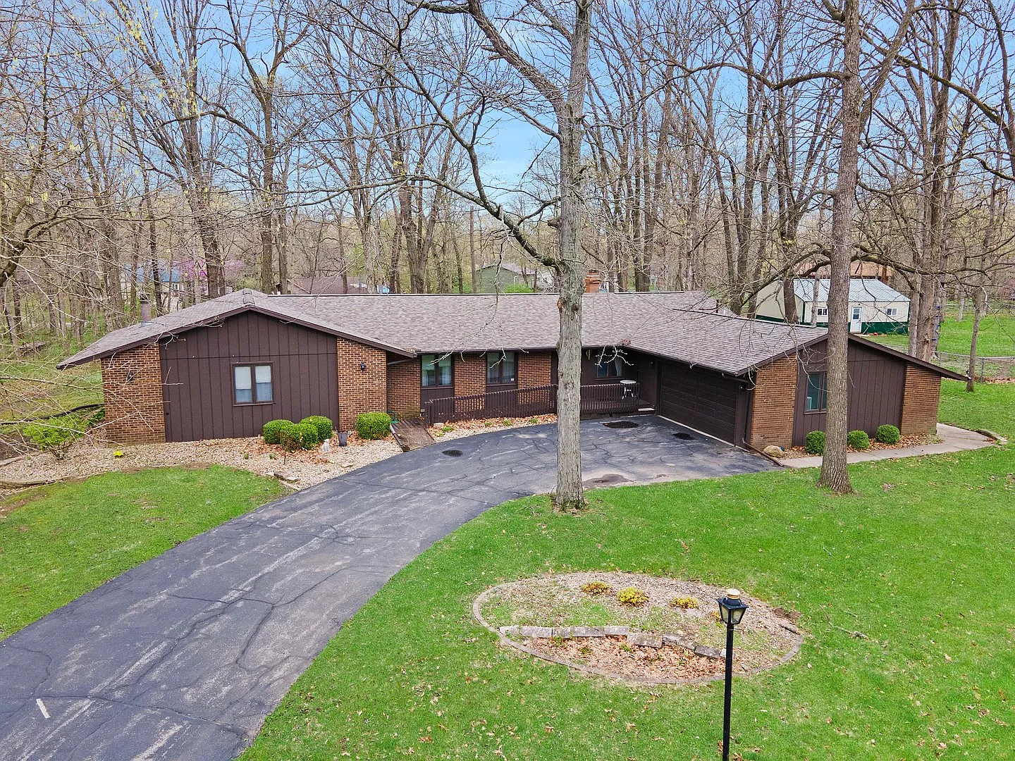 106 Gregory Ln photo 1