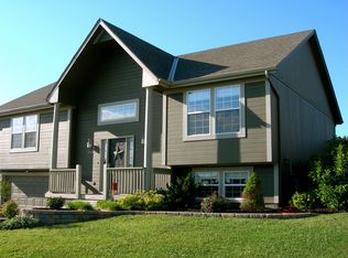 2066 SW Rachel Ln, Lees Summit, MO 64082