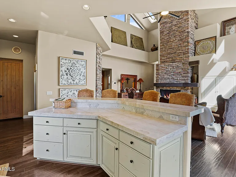 2609 E Pine Island Ln — Photo 12