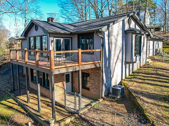 3rd image of 3465 Crown Colony Dr NW