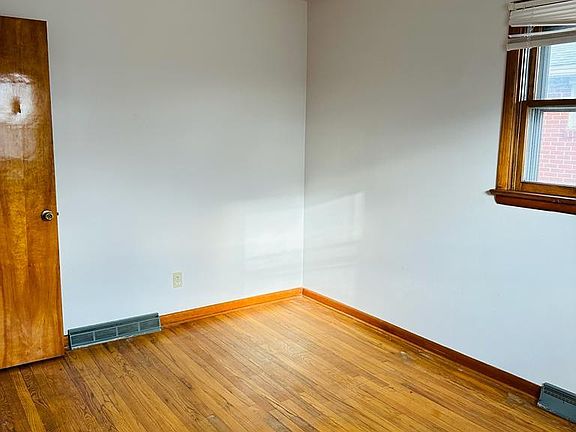 3rd image of 1554 Coventry St #1554