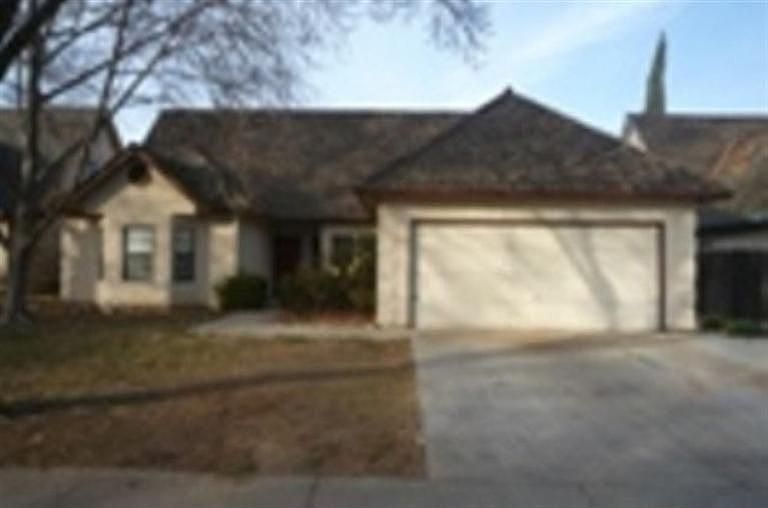 1st image of 520 Sunflower Dr