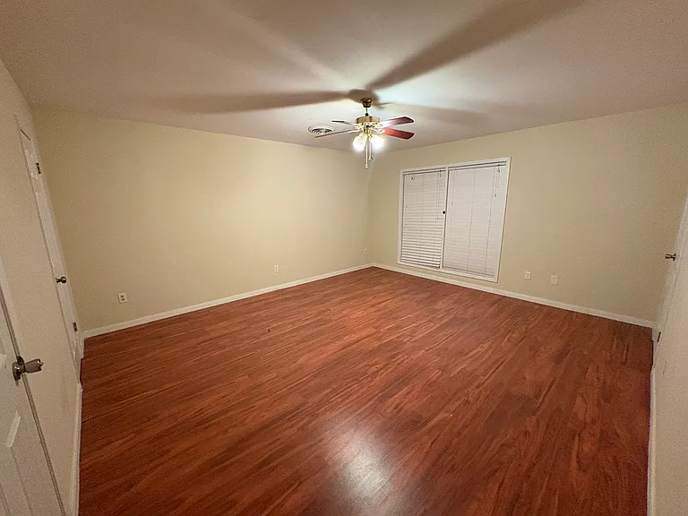 8639 Sonneville Dr — Photo 20