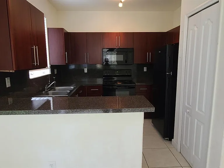 1021 SE 23rd Ave #1 — Photo 16