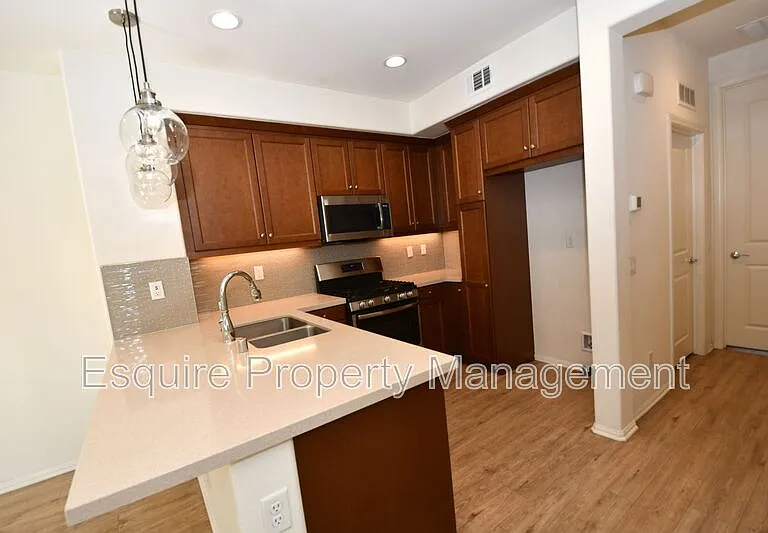 433 Castiano St — Photo 13
