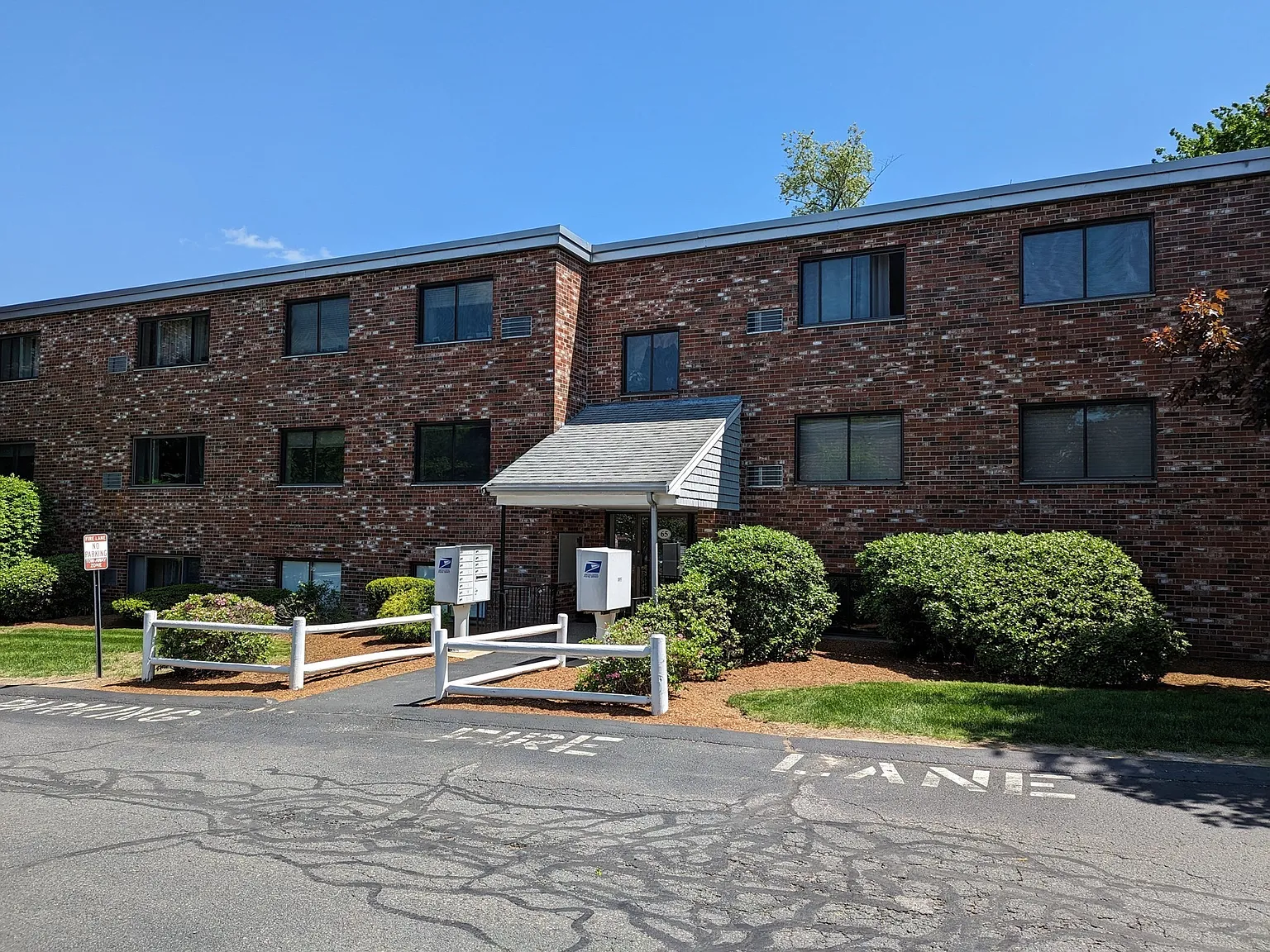 1 bed, 1.0 bath, 643 sqft, $1,700 — Photo 1
