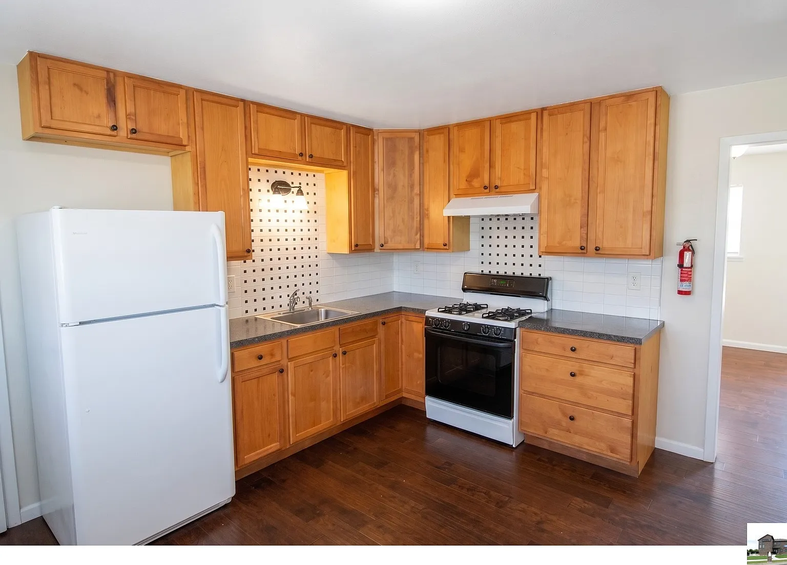 4 bed, 1.5 bath, 1098 sqft, $975 — Photo 3