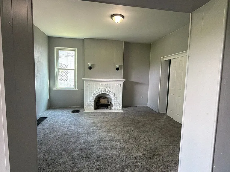 943 Rosemont Ave — Photo 5