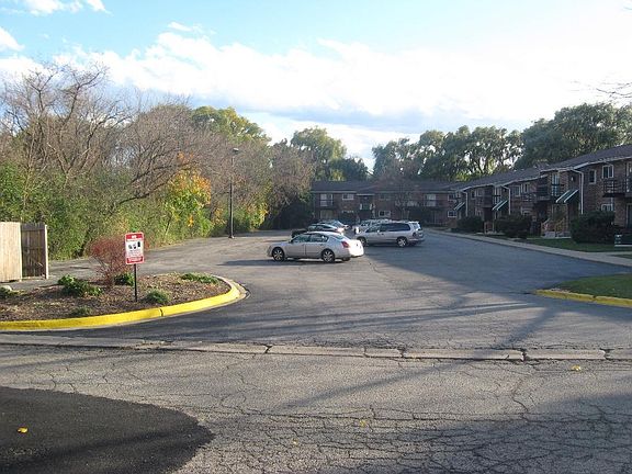 2nd image of 2901 Willow Ln #B1