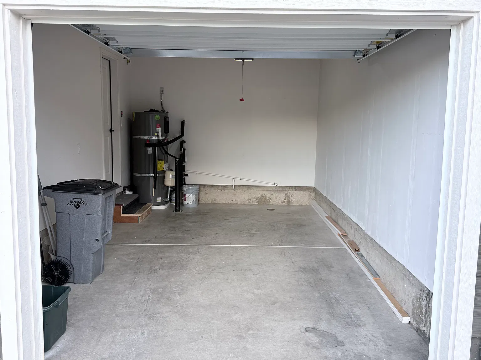 3 bed, 2.5 bath, 1352 sqft, $2,350 — Photo 3